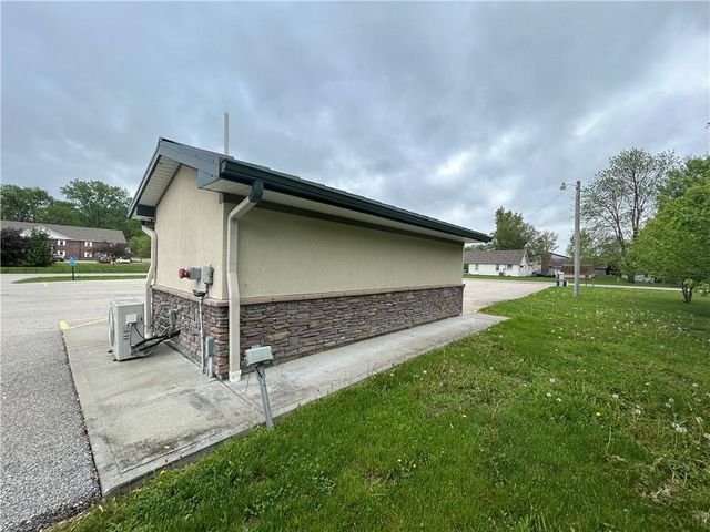 102 W Lawrence Street, Kearney, MO 64060