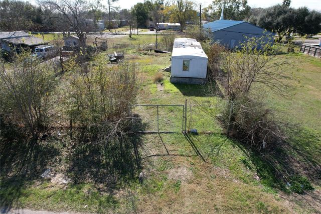 206 Crescent Drive, Fresno, TX 77545