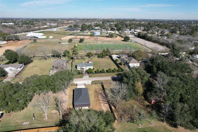 206 Crescent Drive, Fresno, TX 77545