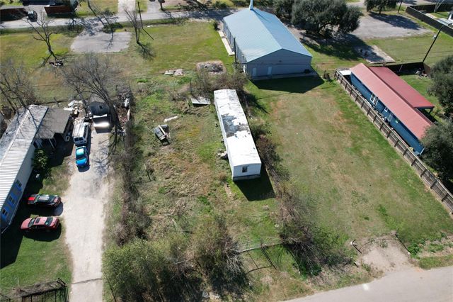 206 Crescent Drive, Fresno, TX 77545