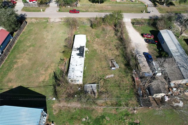 206 Crescent Drive, Fresno, TX 77545