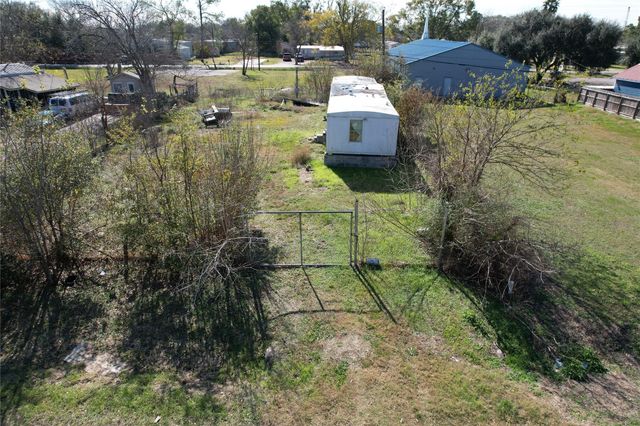 206 Crescent Drive, Fresno, TX 77545