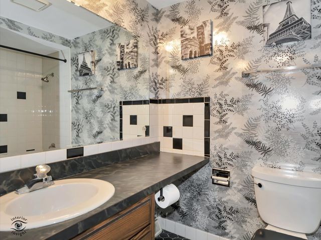 17618 71st Court 1N, Tinley Park, IL 60477