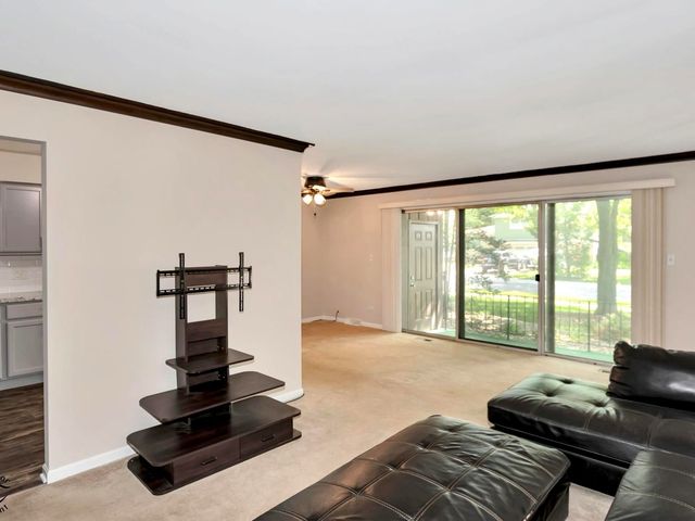 17618 71st Court 1N, Tinley Park, IL 60477