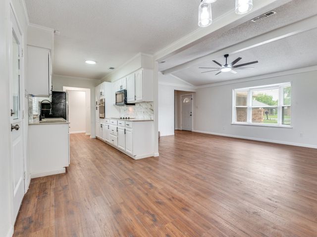 321 Campo Street, Grand Prairie, TX 75051