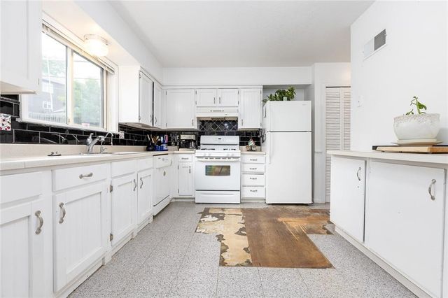 7239 N BALES Avenue, Gladstone, MO 64119