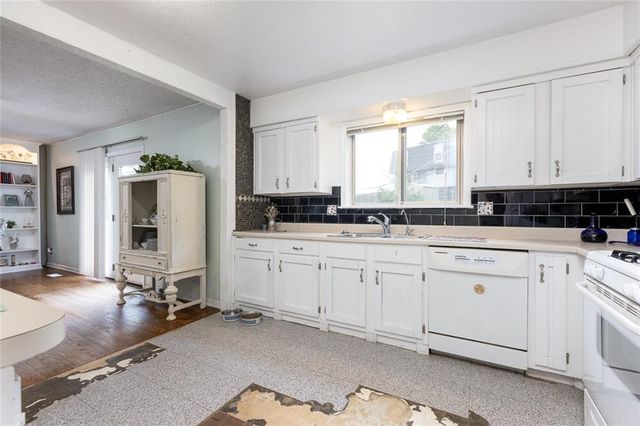 7239 N BALES Avenue, Gladstone, MO 64119