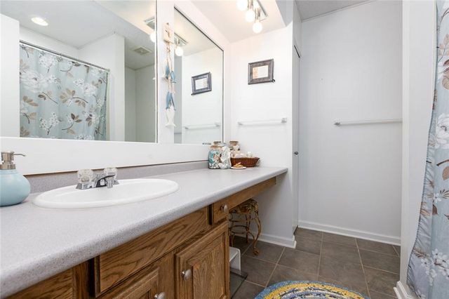 7239 N BALES Avenue, Gladstone, MO 64119