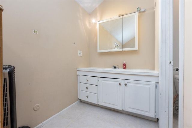7239 N BALES Avenue, Gladstone, MO 64119