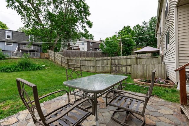 7239 N BALES Avenue, Gladstone, MO 64119