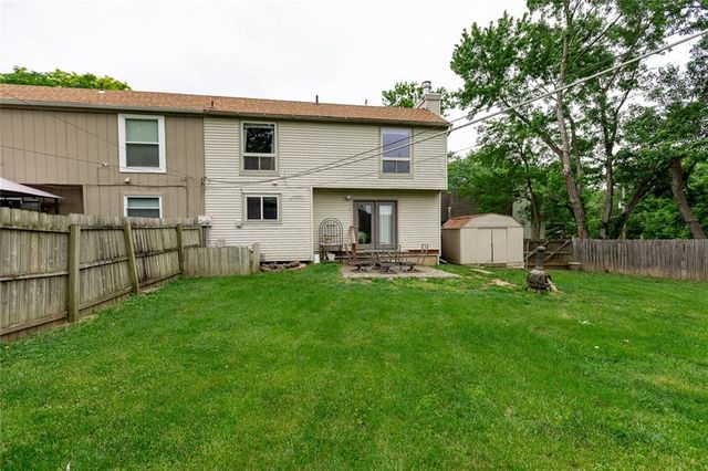 7239 N BALES Avenue, Gladstone, MO 64119