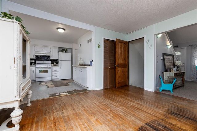 7239 N BALES Avenue, Gladstone, MO 64119