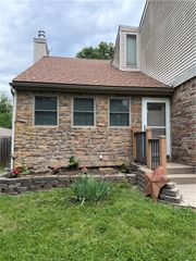 7239 N BALES Avenue, Gladstone, MO 64119