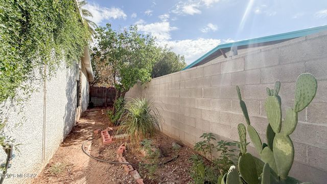 3521 E SYLVANE Street, Tucson, AZ 85713
