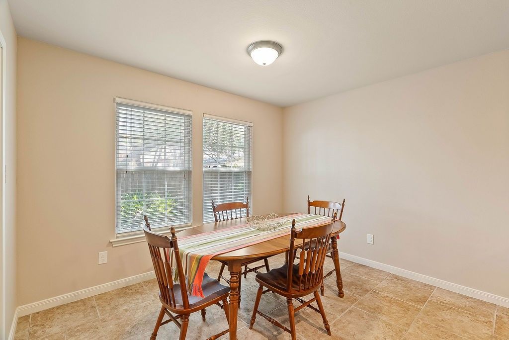1506 N Live Oak St, Rockport, TX 78382 — photo 4