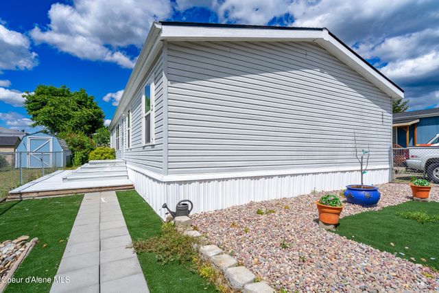 2037 W Yorkshire AVE, Coeur d'Alene, ID 83815 property photo