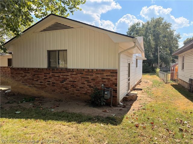 1520 Dechard Street, Van Buren, AR 72956
