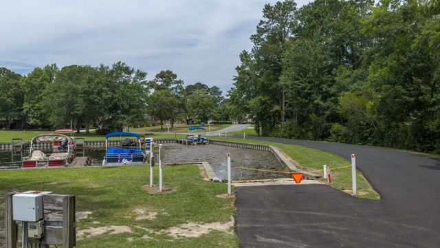 256 Ridge Lake Drive, Manning, SC 29102
