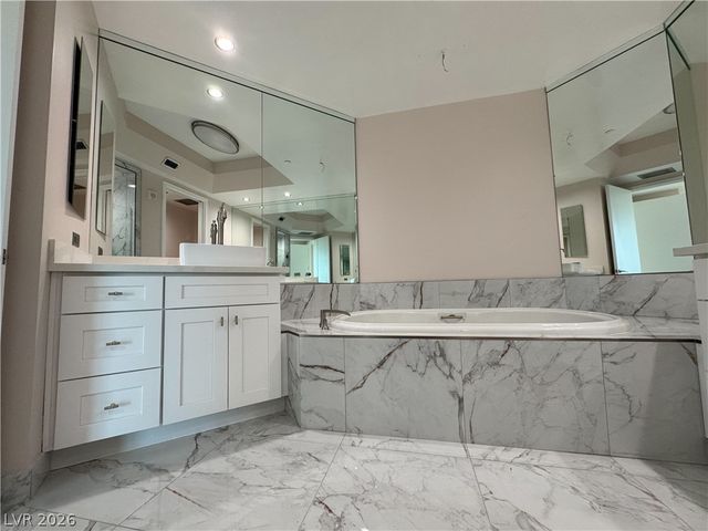 2777 Paradise Road 3605, Las Vegas, NV 89109