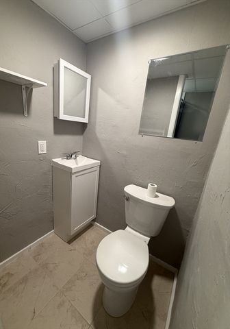 198 E Central St 2R, Franklin, MA 02038