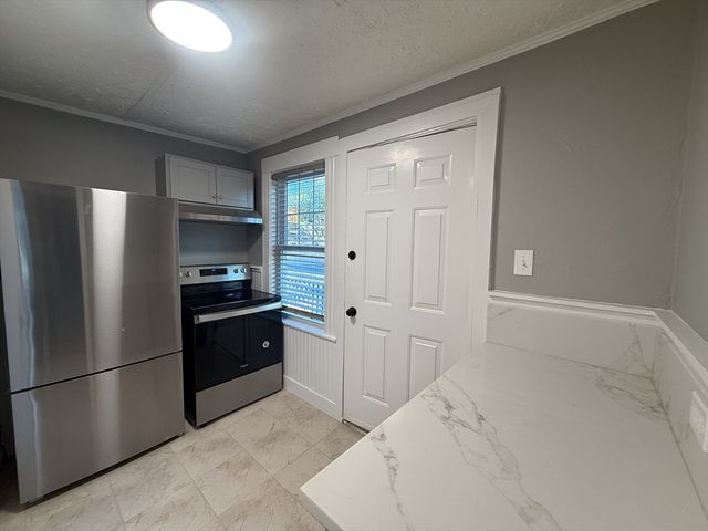 198 E Central St 2R, Franklin, MA 02038