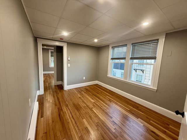 198 E Central St 2R, Franklin, MA 02038