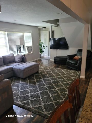 4255 S Robert Trail, Eagan, MN 55123