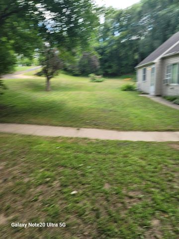 4255 S Robert Trail, Eagan, MN 55123