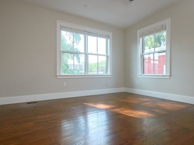 181 Putnam Ave 181, Cambridge, MA 02139
