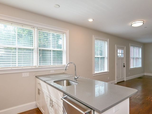 181 Putnam Ave 181, Cambridge, MA 02139