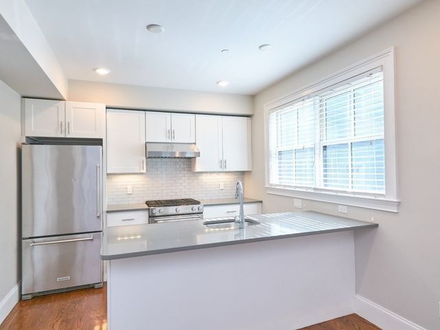 181 Putnam Ave 181, Cambridge, MA 02139