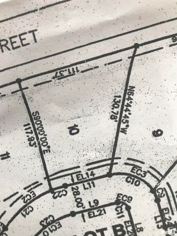 711 7TH Street Court, Moline, IL 61265