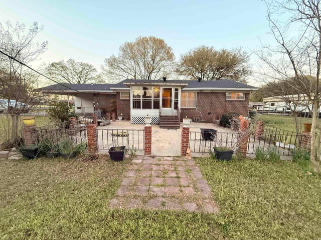 16 Fairview Drive, Mcgehee, AR 71654