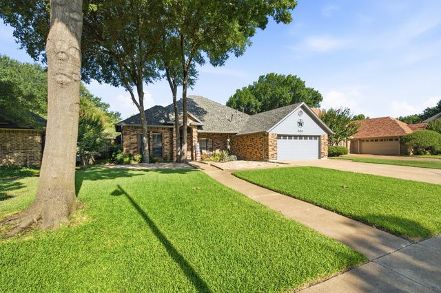 306 Country Manor Drive, Keller, TX 76248