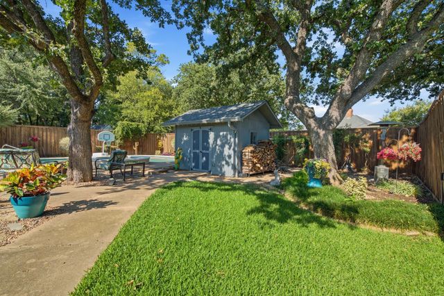 306 Country Manor Drive, Keller, TX 76248