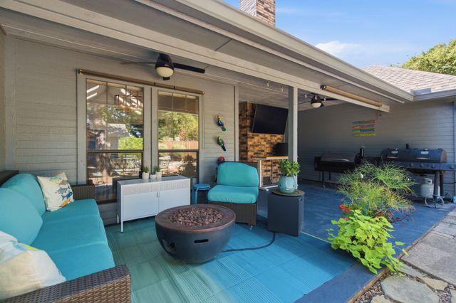 306 Country Manor Drive, Keller, TX 76248