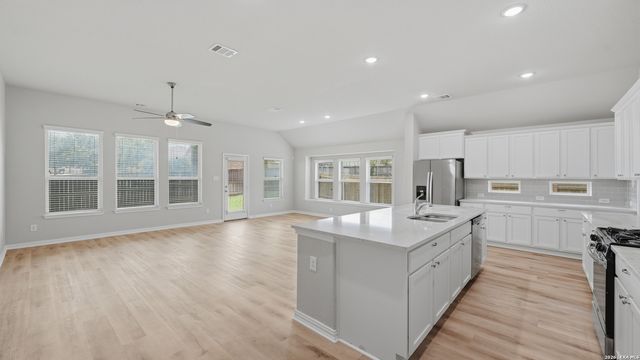863 MAROON ST, New Braunfels, TX 78130