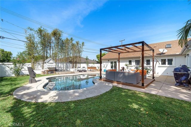 18642 Silver Maple, North Tustin, CA 92705