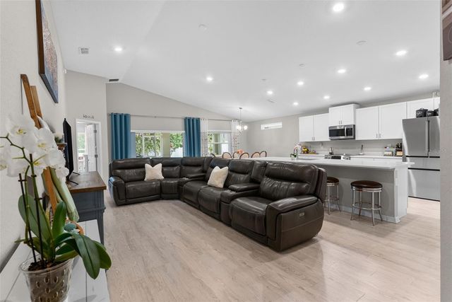 1944 HARVEST LANDING CIRCLE, Lakeland, FL 33810