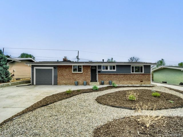 7888 Applewood Ln, Denver, CO 80221