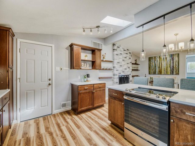 7888 Applewood Ln, Denver, CO 80221