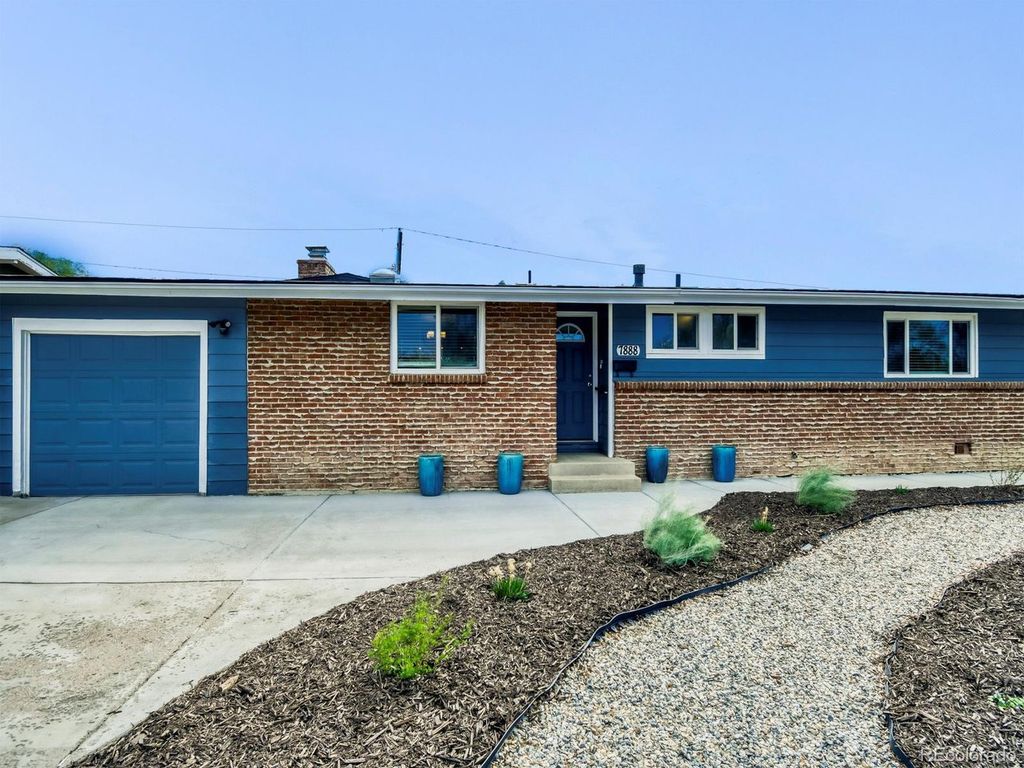 7888 Applewood Ln, Denver, CO 80221