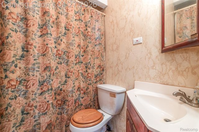 29229 Beverly Road, Romulus, MI 48174