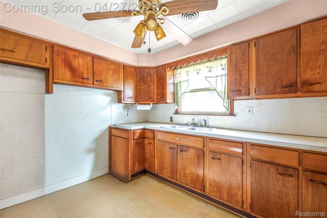 29229 Beverly Road, Romulus, MI 48174