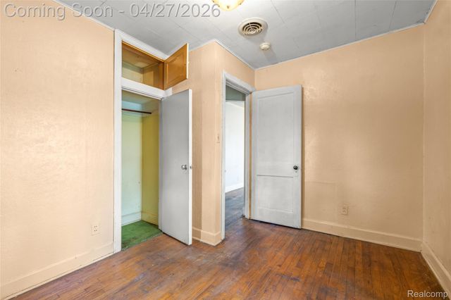 29229 Beverly Road, Romulus, MI 48174