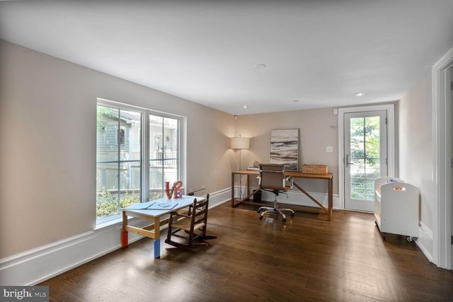 4964 ESKRIDGE TER NW, Washington, DC 20016