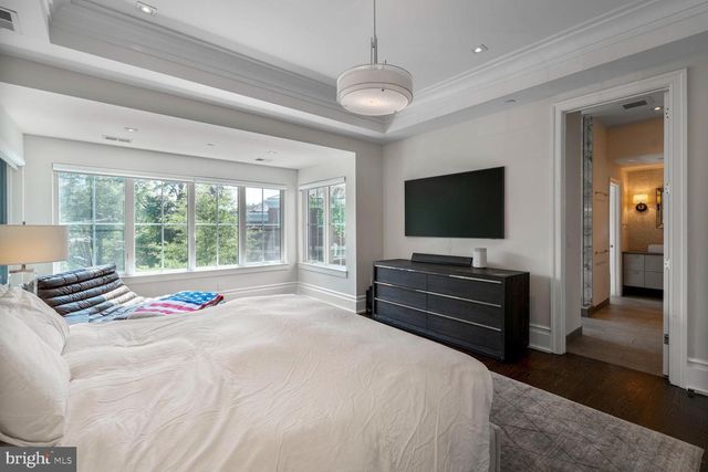 4964 ESKRIDGE TER NW, Washington, DC 20016