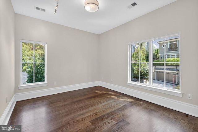 4964 ESKRIDGE TER NW, Washington, DC 20016