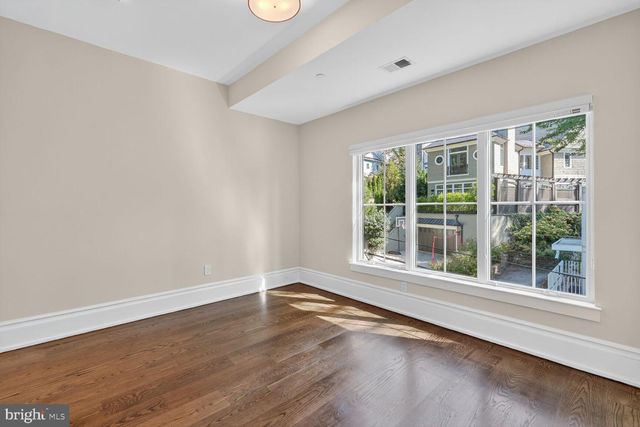 4964 ESKRIDGE TER NW, Washington, DC 20016