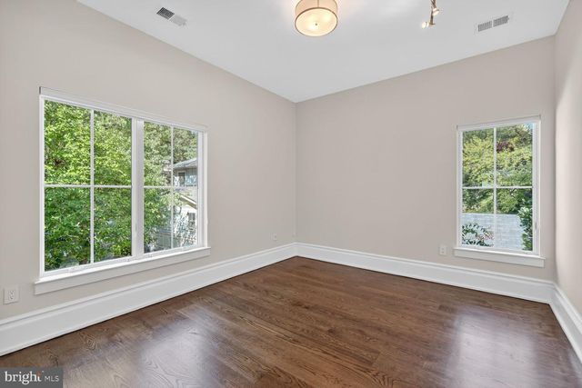 4964 ESKRIDGE TER NW, Washington, DC 20016